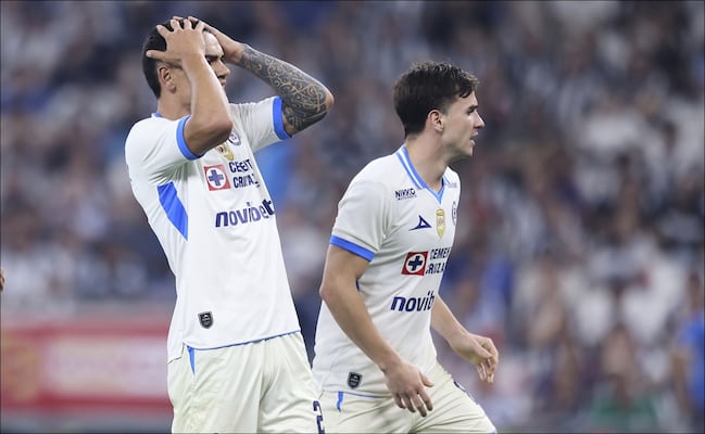 Cruz Azul pierde con Monterrey por un error de Kevin Mier y cierra una semana para el olvido