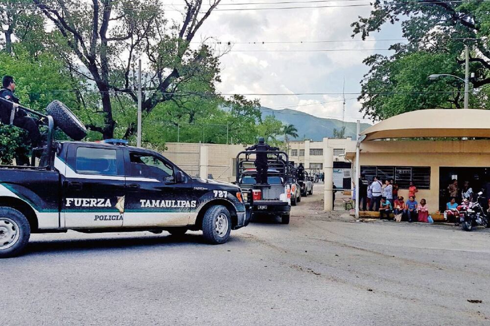 La balacera en el Centro de Ejecuciones de Sanciones, que también dejó cuatro heridos, duró 20 minutos y generó nerviosismo entre familiares de los internos (ROBERTO AGUILAR. EL UNIVERSAL)