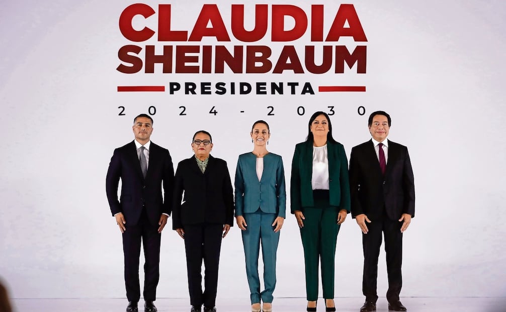 Claudia Sheinbaum acompañada de Omar García Harfuch, Rosa Icela Rodríguez, Ariadna Montiel, y Mario Delgado, en la presentación de parte de su gabinete de Gobierno el 4 de julio de 2024. Foto: EFE/Sáshenka Gutiérrez