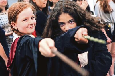 Fiesta de varitas y bufandas 