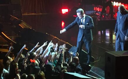 Luis Miguel dedica concierto a sus fans