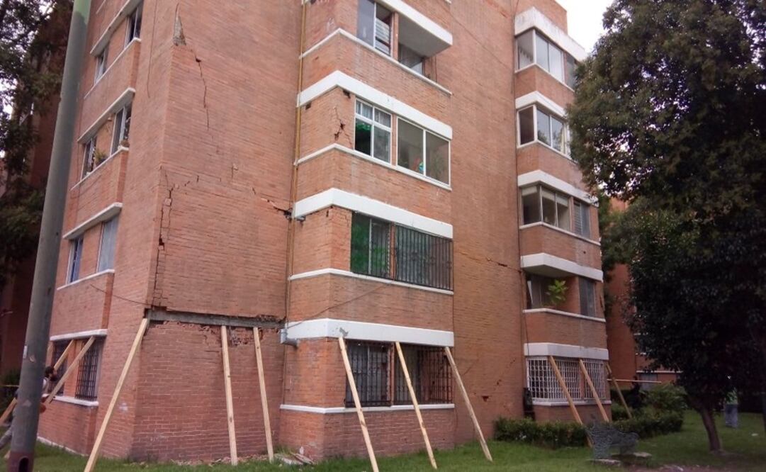 Intentaron con madera evitar colapso de edificio en Coapa