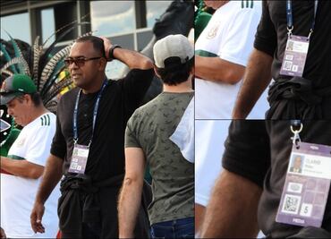 Revendedor porta acreditación de prensa en Copa Oro