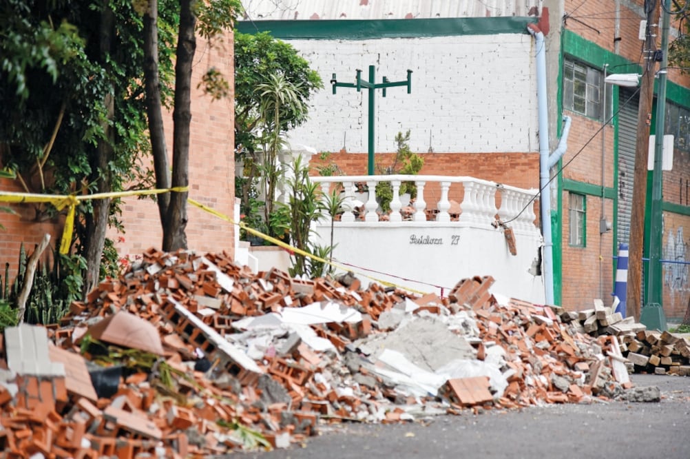De acuerdo con la Plataforma CDMX, 7 mil 564 inmuebles tienen daños menores; 2 mil 505 en muros fachadas o barda y 2 mil 680 daño estructural grave. (MARIO JASSO. CUARTOSCURO)