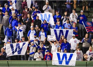 Aficionado de los Cubs llama “Frijoleros” a un grupo de latinos