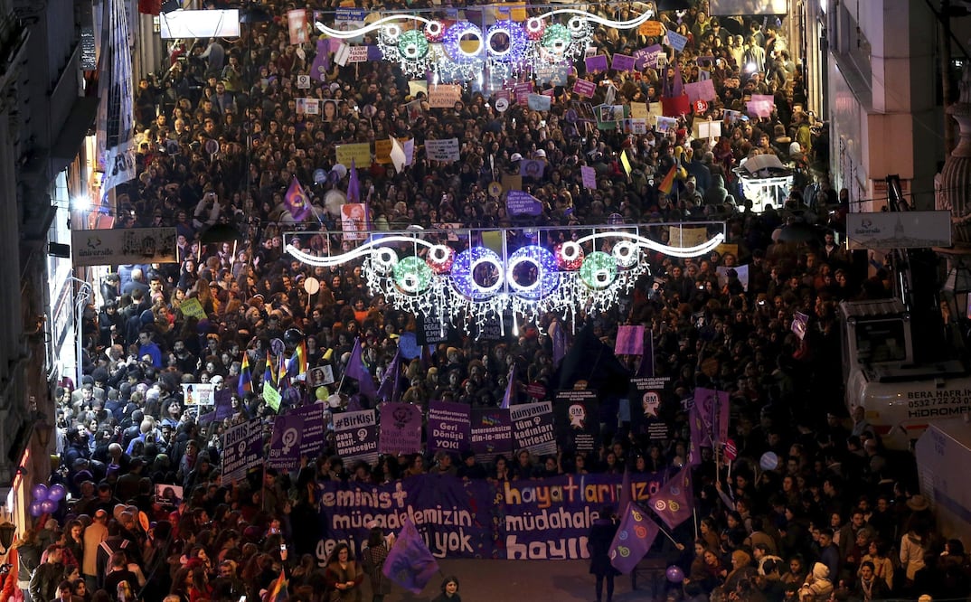 Atacan al grito de "Alá es grande" un acto por el Día de la Mujer en Turquía