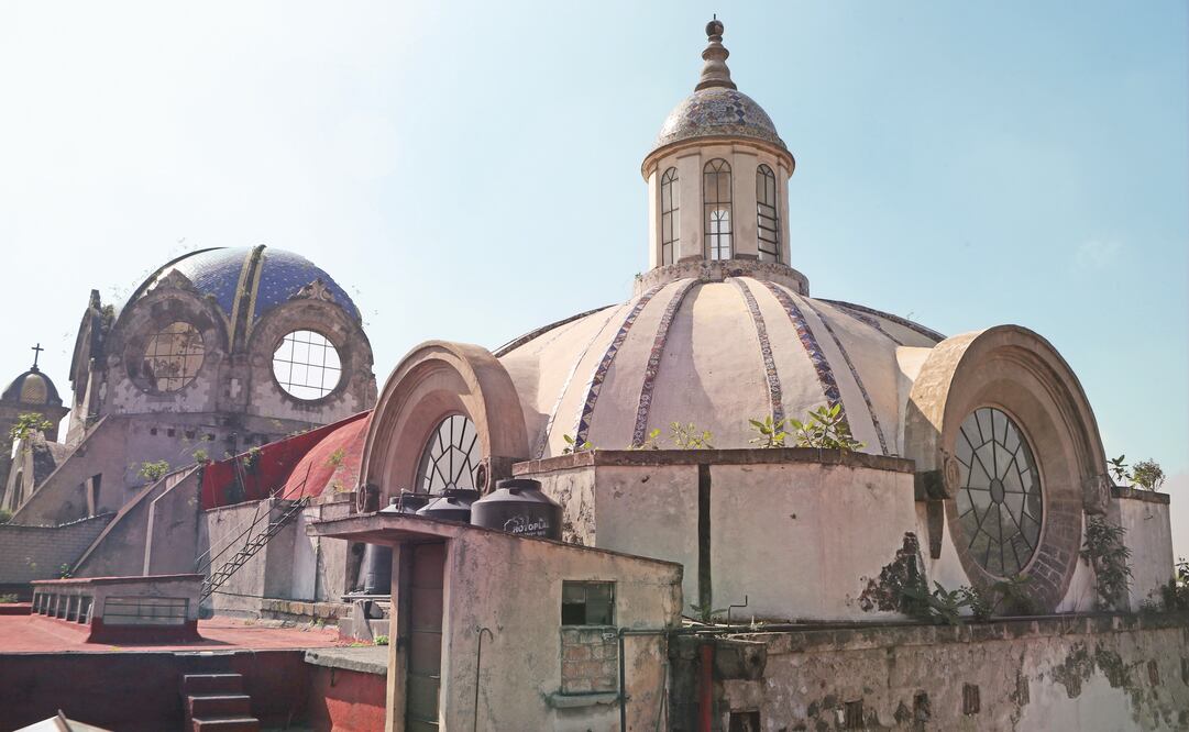 La parroquia de Nuestra Señora de los Ángeles colinda con la primaria Italia, ambas tienen daños en su infraestructura. (FOTOS: ARIEL OJEDA. EL UNIVERSAL)