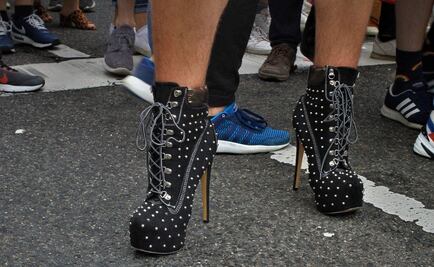 Sale a correr con tacones y es tendencia en redes