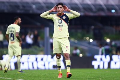 El Ajax y el PSV  se pelean a Edson Álvarez