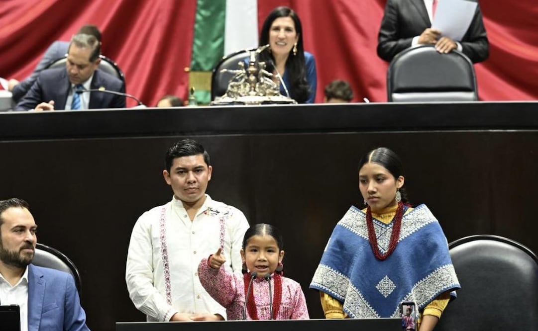 Niña mazahua da mensaje en la Cámara de Diputados (07/04/2026). Foto: X @kenialopezr