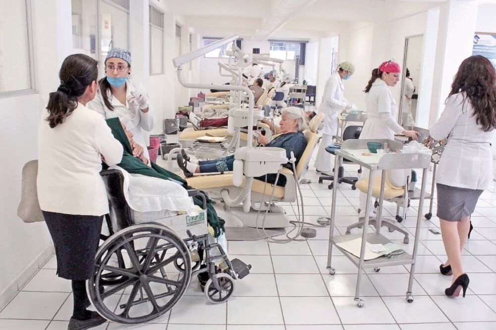 A los alumnos de Medicina se les exige un servicio social de un año y generalmente son enviados a unidades médicas de zonas marginadas (ARCHIVO EL UNIVERSAL)