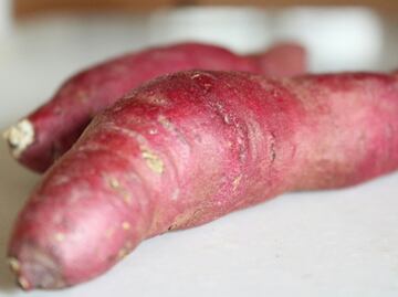 El tipo de tubérculo que es ideal para acompañar carnes y quita el dolor muscular