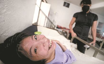 Sigue legado de su padre en Casa Árbol: amor y cobijo a enfermos