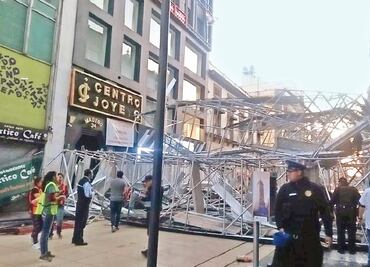 Andamio cae en el Centro; hay un lesionado