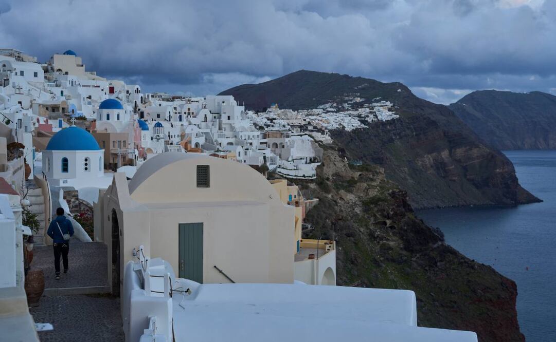 Implementas medidas de protección tras terremotos en Santorini, Grecia. Foto: AP