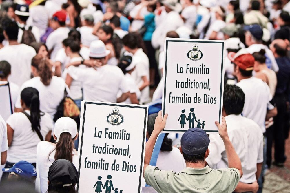 Mensaje. Integrantes de la Unión Nacional Cristiana por la Familia dicen que no se debe imponer una visión que para muchos mexicanos es inaceptable (ARCHIVO EL UNIVERSAL)