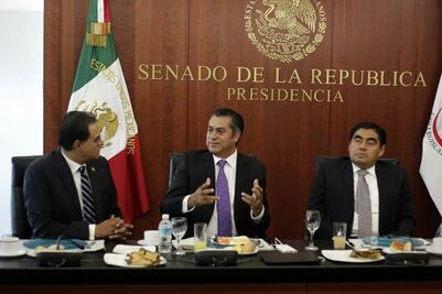 Senadores reciben a "El Bronco"