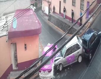 La calle más peligrosa en CDMX es una resbaladilla para los coches