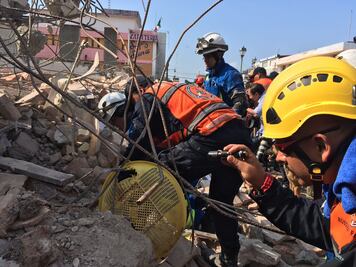 Continúan las labores de rescate tras sismo en Juchitán