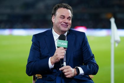 David Faitelson publica en redes sobre el 14 de febrero y seguidores lo tunden en los comentarios