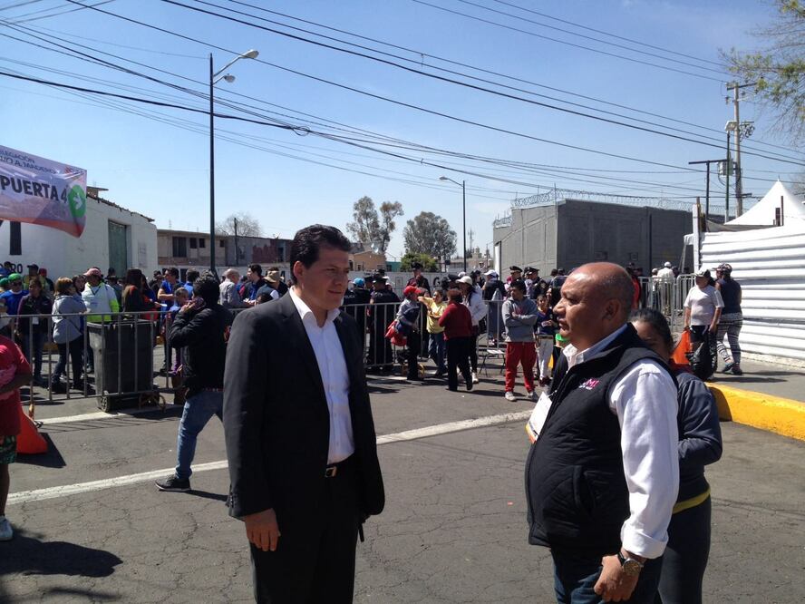 Víctor Hugo Romo, jefe delegacional de la GAM, supervisa los operativos por la visita papal. (Foto: Juan Omar Fierro / EL UNIVERSAL)