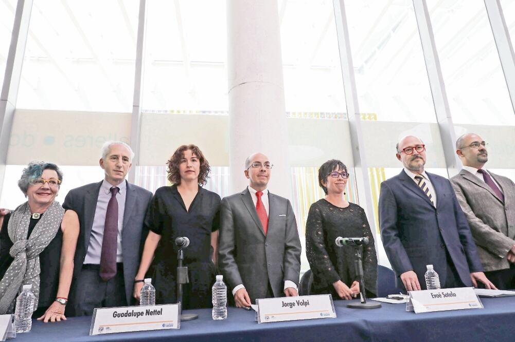 Julieta Giménez Cacho, Joaquín Díez-Canedo, Guadalupe Nettel, Jorge Volpi, Evoé Sotelo, Ricardo Raphael y José Wolffer (FOTO: JUAN CARLOS REYES. EL UNIVERSAL)