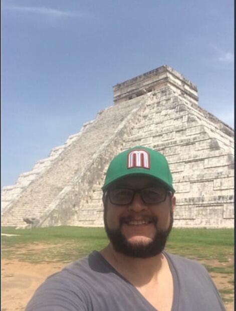 AMLO pasa vacaciones en familia visitando ruinas mayas