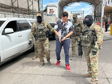 ICE difunde nuevas fotos de la entrega a México de Julio César Chávez Jr.; "es una amenaza atroz a la seguridad pública"