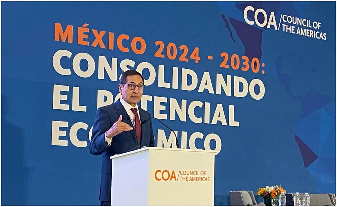 "La inversión extranjera directa ha dado a México su voto de confianza, no solamente en la política gubernamental sino en la perspectiva económica”, afirmó Rogelio Ramírez de la O durante conferencia de prensa con la que arrancó el evento del Consejo de las Américas. Foto: Especial