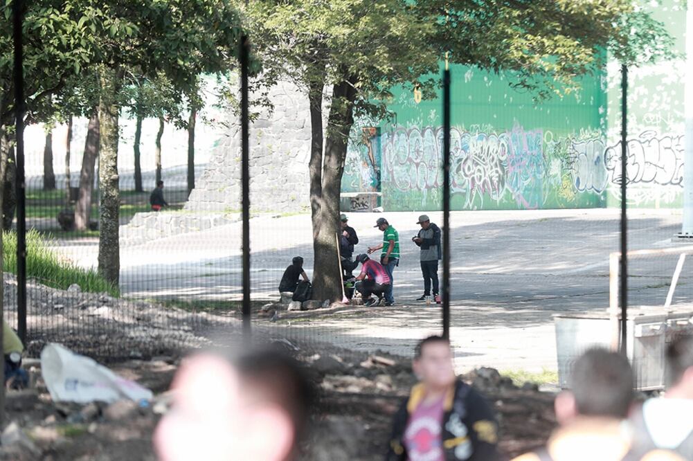 Las rejas instaladas este periodo vacacional en la universidad no han servido para detener a distribuidores de droga que operan en las instalaciones. (Foto: EL UNIVERSAL)