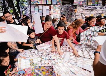 Crónica. A la caza de los precios bajos en el regreso a clases; "aquí siempre es mucho más barato", dicen padres de familia