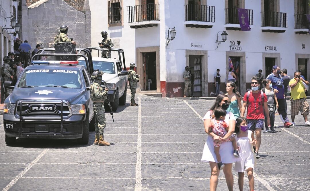 Desde hace 10 años, Taxco ha registrado actos violentos que afectan el comercio y turismo de la ciudad, cuyas calles ahora tienen más presencia policial. Fotos: fotos: Salvador Cisneros silva