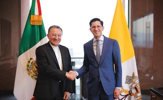 Canciller Roberto Velasco recibe al representante del Papa, Joseph Spiteri; buscan reactivar diálogo