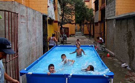 Burlan capitalinos a policías en "sábado de gloria"