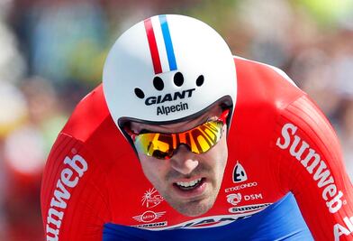 Dumoulin abandona el Tour por lesión de muñeca tras caída