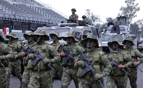 Práctica del contingente de la Secretaría de Marina (Semar) para su participación en el desfile militar del 16 de septiembre, en el Autódromo Hermanos Rodríguez. Foto: Fernanda Rojas / EL UNIVERSAL