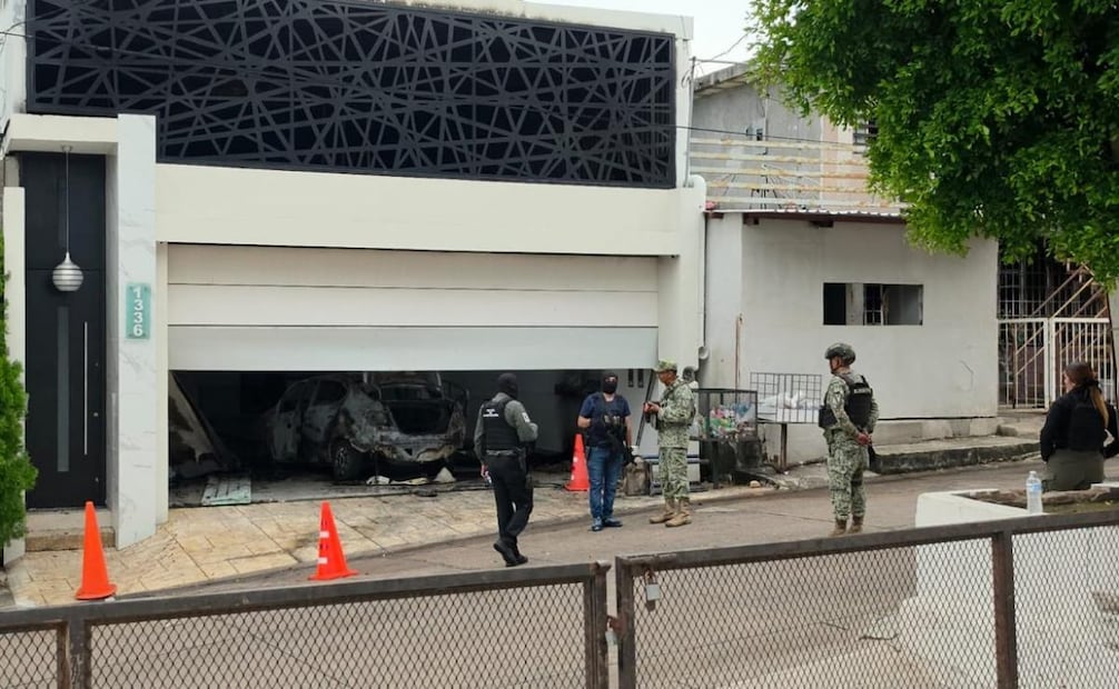 Personas armadas, intentaron tumbar el portón principal con un vehículo en reserva. Foto: Cortesía