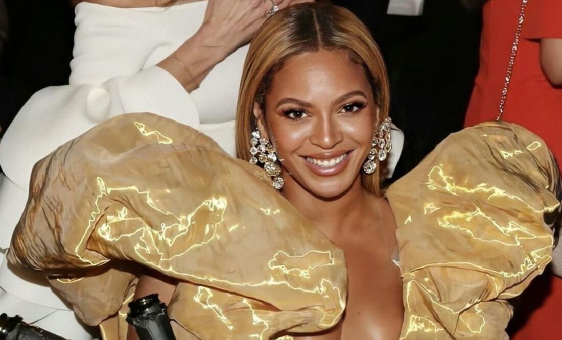 La intérprete de Spirit asistió a la ceremonia con un escote de infarto Foto: Instagram