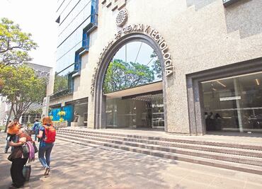 AMLO: "¡Sólo queremos terminar nuestras tesis!"