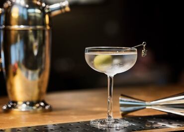 ¿Qué herramientas necesitas para hacer cocteles en casa?