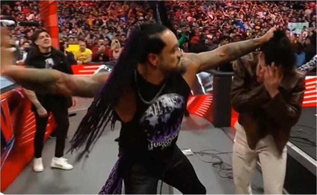 El cantante Bad Bunny recibió una fuerte golpiza en RAW