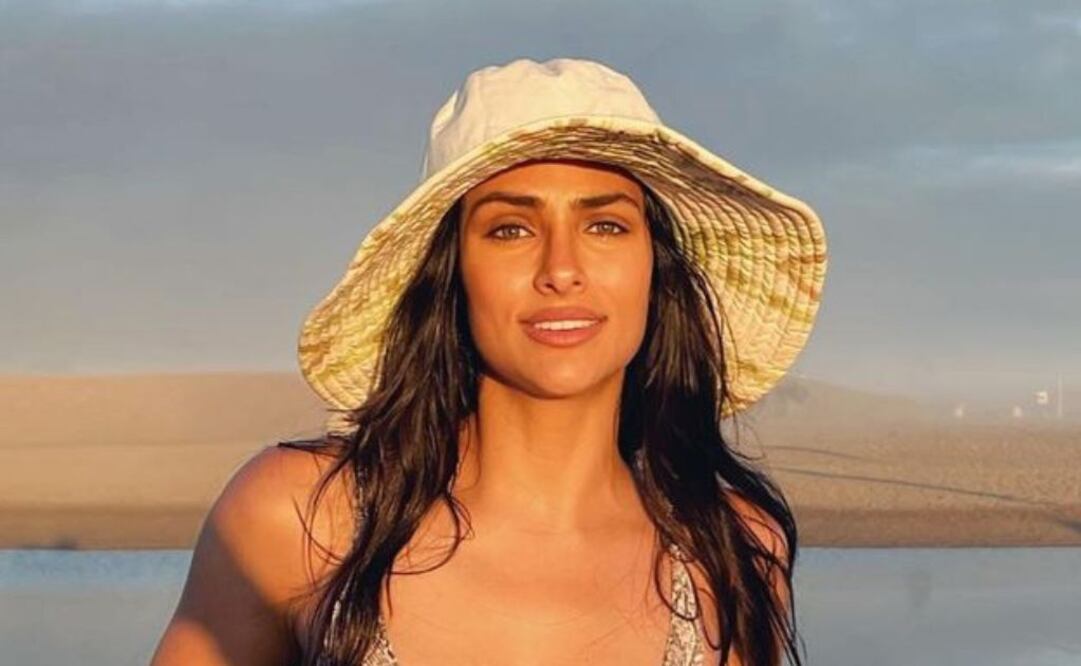 Renata Notni decidió dar un paseo entre las montañas y las nubes. Fuente: Instagram @rennotni