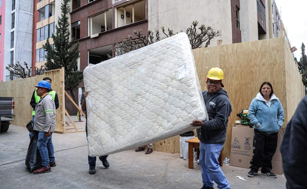 Seguimiento a explosión en Paseos de Taxqueña.
Foto: Gabriel Pano.