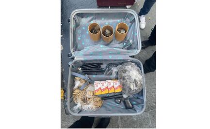 Cae mujer mientras vendía granadas, plumas pistola y marihuana en Iztapalapa