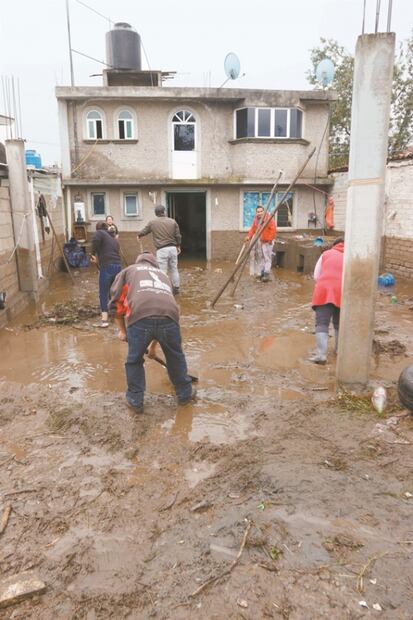 Lluvias en Edomex dejan un muerto e inundan hospital