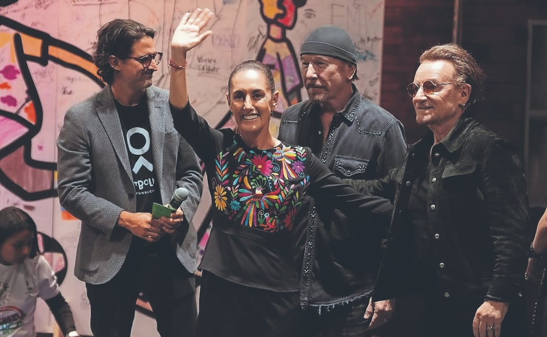 Claudia Sheinbaum Pardo estuvo acompañada por los integrantes de U2 durante el evento realizado en el Teatro Hidalgo. Foto: Especial