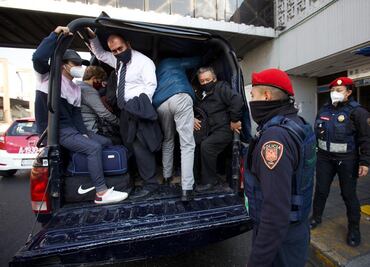 Entre desesperación y confusión, usuarios del Metro buscan transporte tras incendio