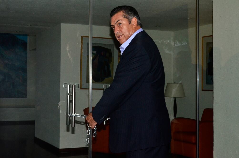 Columnistas, políticos y líderes de la oposición cuestionaban que el gobierno destinara tantos recursos para el alquiler de la Casa de Gobierno en Nuevo León (RODOLFO GONZÁLEZ)