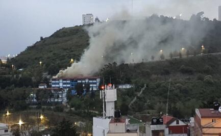 Incendio en secundaria sorprende a vecinos en Naucalpan