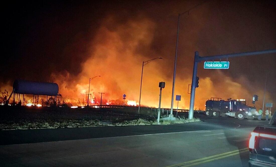 Llamas y humo en Maui, Hawái. Foto: Condado de Maui, vía AP